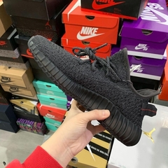 Yeezy Boost 350 v2 “Static Black” na internet