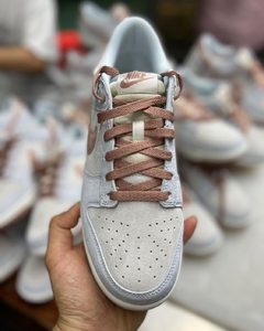 Nike Dunk Low Fossil Rose na internet