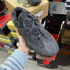 Yeezy Boost 500 “Utility Black” na internet