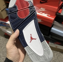 Imagem do Air Jordan 4 Retro Midnight Navy