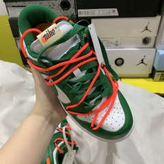 Off-White x Nike Dunk Low “Pine Green” na internet