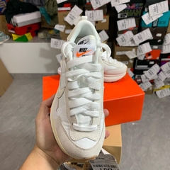 Nike Vaporwaffle Sacai “Sail Gum” na internet