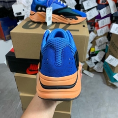 Imagem do Yeezy Boost 700 "Bright Blue"