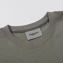 Camiseta ESSENTIALS FEAR OF GOD - Él.sneakers