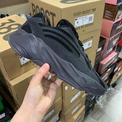 Yeezy Boost 700 v2 “Vanta” - comprar online