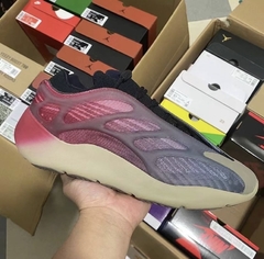 Yeezy Boost 700 V3 Fade Carbon - comprar online