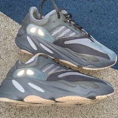 Yeezy Boost 700 “Teal Blue” - Él.sneakers