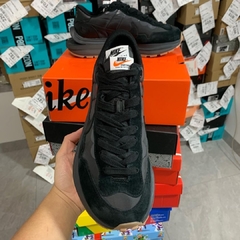 Nike Vaporwaffle Sacai “Black” na internet