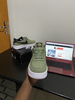 Nike Air Force 1 '07 LV8 'Metallic Swoosh Pack - Oil Green' na internet