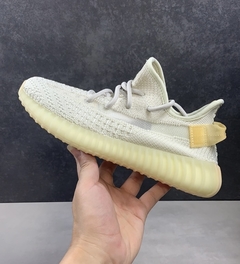 Yeezy Boost 350 V2 Light na internet