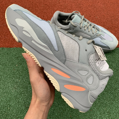 Yeezy Boost 700 “Inertia” na internet