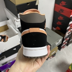 Imagem do Air Jordan 1 Mid Peach Mocha