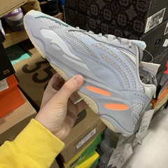 Yeezy Boost 700 v2 “Inertia” - Él.sneakers