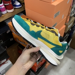 Sacai x Nike Vaporwaffle SP “Yellow Green Black White” na internet