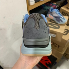 Imagem do Yeezy Boost 700 “Carbon Blue”