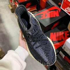 Adidas Yeezy Boost 350 v2 “Carbon” na internet