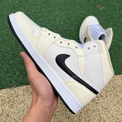 Air Jordan 1 Mid SE Coconut Milk Particle Grey na internet