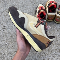 Travis Scott x Nike Air Max 1 "Baroque Brown" na internet