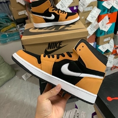 Air Jordan 1 Zoom CMFT “Black Monarch” na internet