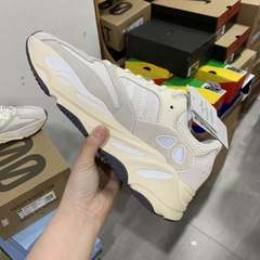 Yeezy Boost 700 “Analog” - Él.sneakers