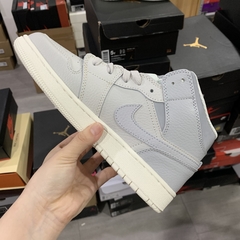 Jordan 1 Mid Light Bone “Wolf Grey” - Él.sneakers