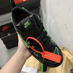 Off-White x Air Rubber Dunk 'Green Strike' na internet