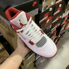 Air Jordan 4 “ Fire Red” na internet