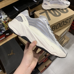 Yeezy Boost 700 v2 “Static” - comprar online