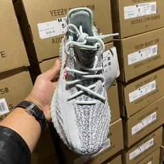 Yeezy Boost 350 V2 Blue Tint na internet