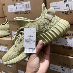 Yeezy Boost 350 V2 Sulfur na internet