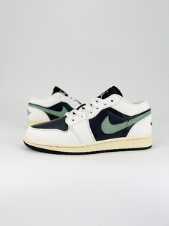 Air Jordan 1 Low Jade Smoke na internet