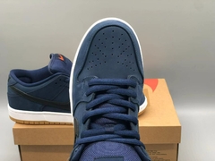 Nike SB Dunk Low Navy Black Gum na internet