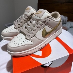 Nike Dunk Low Phantom Metallic Gold na internet