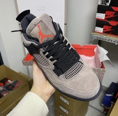 Air Jordan 4 “Taupe Haze” na internet