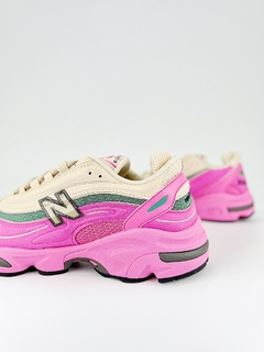 Imagem do New Balance 1000 Real Pink Sandstone