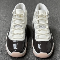 Air Jordan 11 Retro Neapolitan na internet