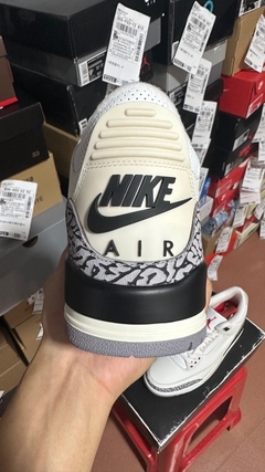 Air Jordan 3 Retro White Cement Reimagined na internet