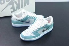 Nike SB Dunk Low x April Skateboards na internet