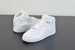 Nike Air Force 1 High Triple White na internet