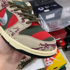 Nike SB Dunk Low Freddy Krueger na internet