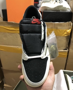 Travis Scott x Air Jordan 1 Low Olive na internet