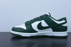 Nike Dunk Low Michigan State na internet