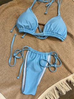 Bikini azul claro