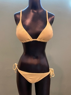 Bikini amarillo.