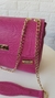 bolsa pink com alça de corrente dourada