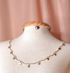 Chocker corações dourada