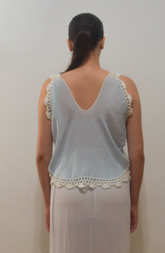 Musculosa con terminaciones en crochet - comprar online