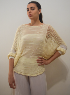 Sweater con sisa amplia, mangas caladas y puños de medias