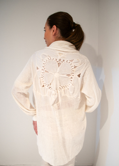 Saco tejido con flor en la espalda - comprar online