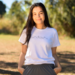 T-shirt Bordada Montanhas Branca - Malha Ecológica / Feminina
